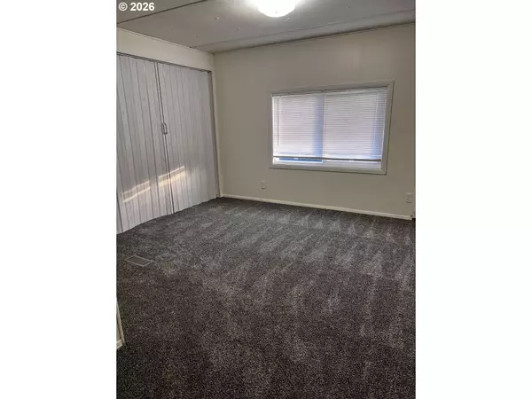 Eugene, OR 97402,1400 CANDLELIGHT DR #162