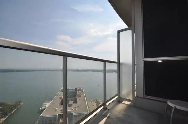 Toronto C01, ON M5J 2Y5,208 Queens Quay W #3303