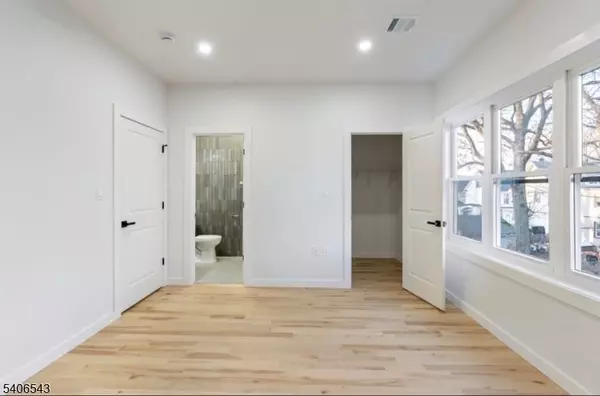 Newark City, NJ 07108,13 Voorhees