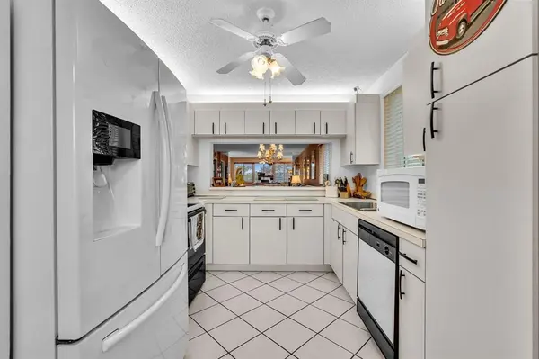 Fort Lauderdale, FL 33321,7438 N Devon Dr #212