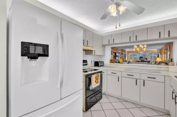 Fort Lauderdale, FL 33321,7438 N Devon Dr #212