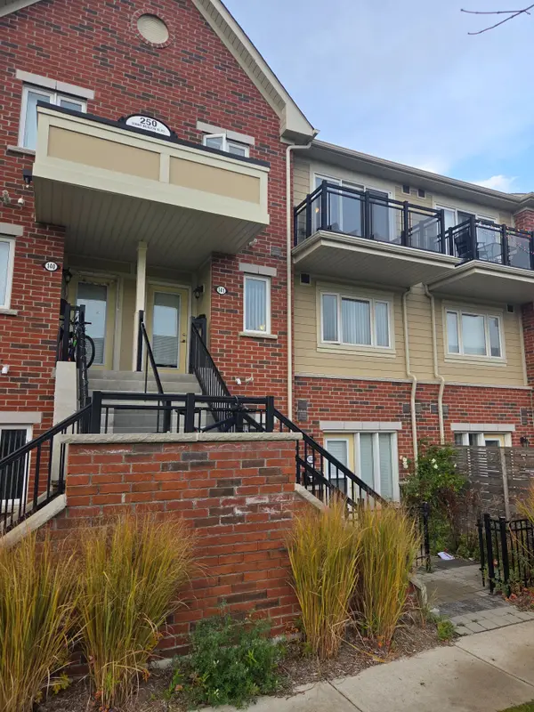 Brampton, ON L6R 3Y7,250 Sunny Meadow BLVD #141