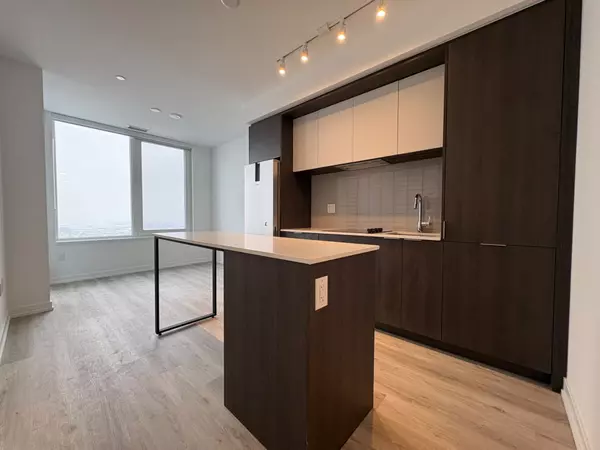 Mississauga, ON L5B 0P6,395 Square One DR #4801