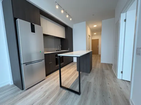 Mississauga, ON L5B 0P6,395 Square One DR #4801