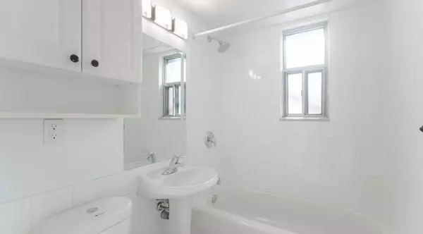 Toronto C03, ON M5P 2K5,869 Avenue RD #6