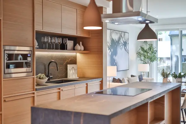 Toronto C01, ON M6G 3R4,444 Roxton RD