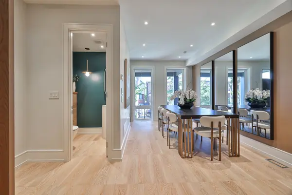 Toronto C01, ON M6G 3R4,444 Roxton RD