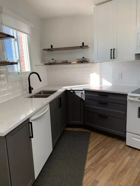 Toronto W06, ON M8W 3M9,4 Fortieth ST #3