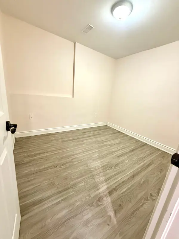 Brampton, ON L6V 3P4,54 Buckland WAY #lower