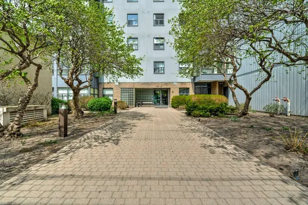 Hamilton, ON L8N 4E7,175 Hunter ST E #207