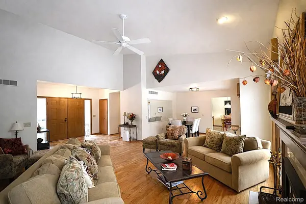 Bloomfield Hills, MI 48302,2171 Kemp RD