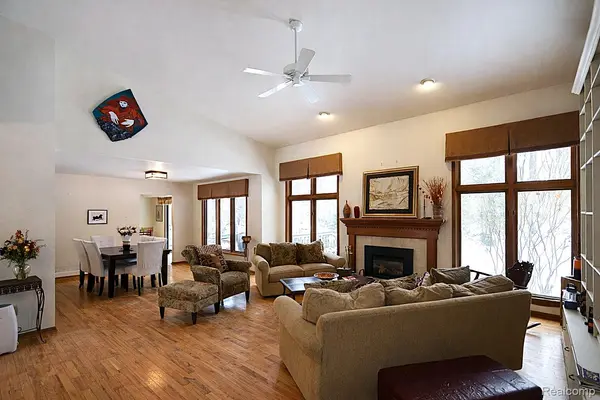 Bloomfield Hills, MI 48302,2171 Kemp RD