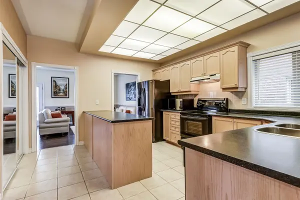 Vaughan, ON L6A 3X2,26 La Maria LN