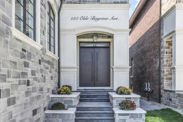 Richmond Hill, ON L4E 3C6,150 Olde Bayview AVE