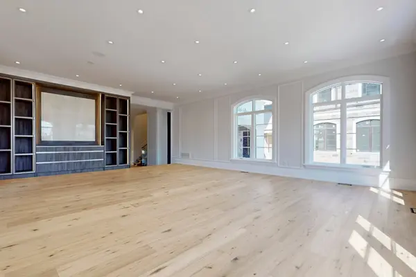 Richmond Hill, ON L4E 3C6,150 Olde Bayview AVE