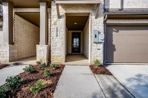 Arlington, TX 76001,6820 Neals Way