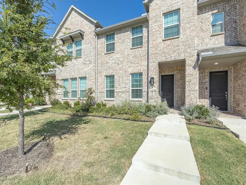 1521 Wittington Place, Farmers Branch, TX 75234