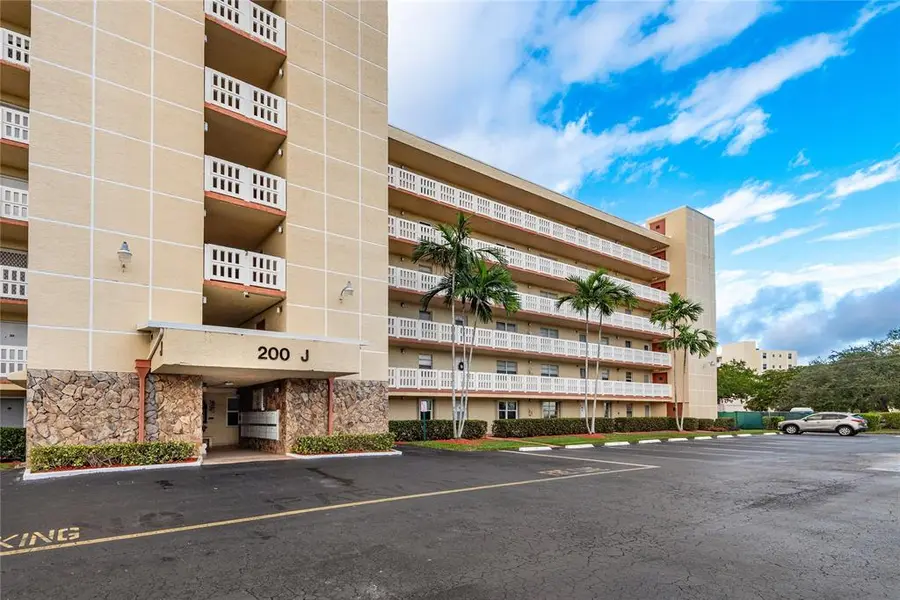 200 SE 5th Ave #505, Dania Beach, FL 33004