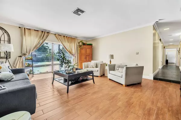 Hollywood, FL 33021,4734 Jefferson St