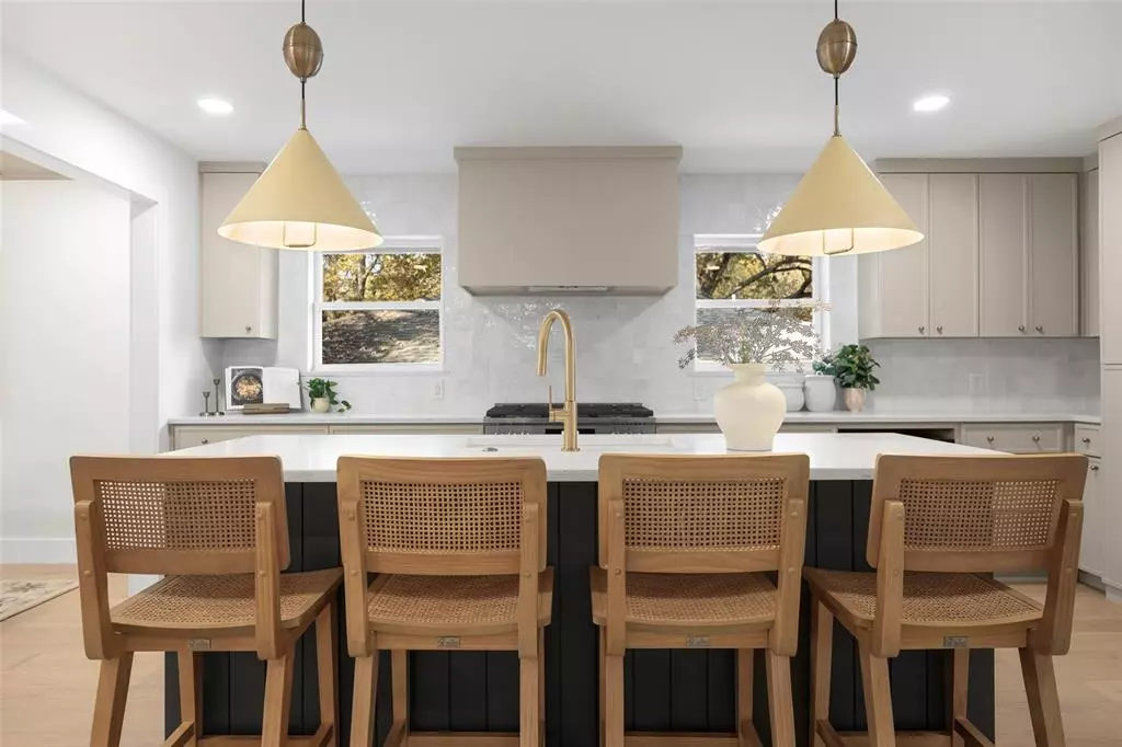 Dallas, TX 75238,9727 Dartridge Drive