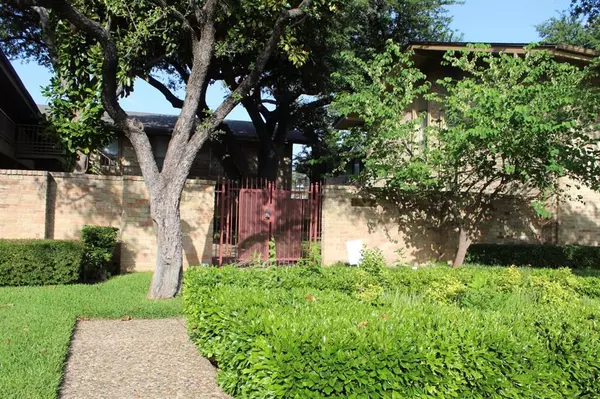 Dallas, TX 75230,11312 Park Central Place #A