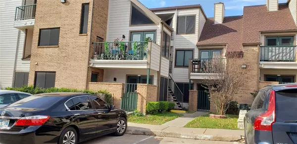 2301 Balsam Drive #M301, Arlington, TX 76006