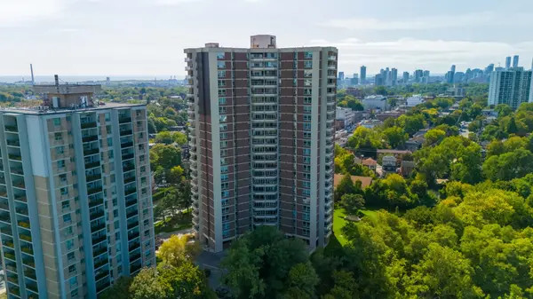 Toronto E03, ON M4K 3Y1,980 Broadview AVE #403