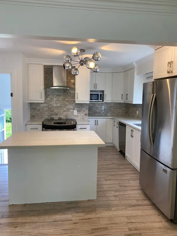 Oshawa, ON L1H 4L4,1049 Simcoe ST S #Main