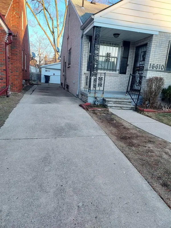 Detroit, MI 48221,16610 Birwood ST