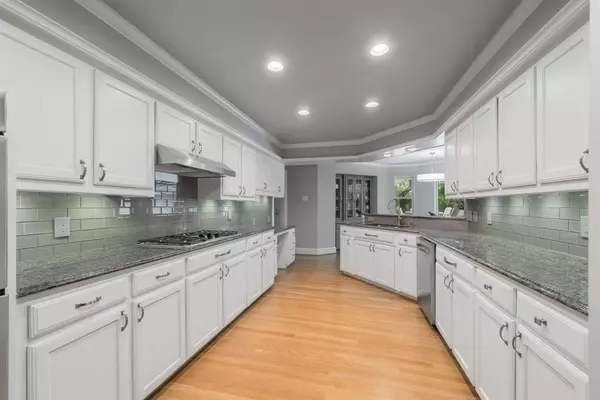 Dallas, TX 75225,7031 Chipperton Drive