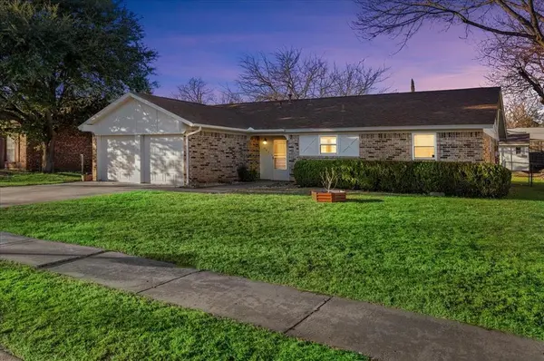 305 Hudson Avenue, Crowley, TX 76036