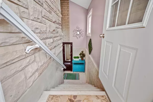 Oakville, ON L6M 1L4,3191 Daisy WAY #Basement Apt