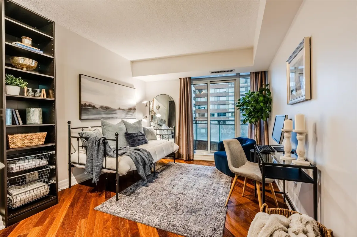 Toronto C02, ON M5R 1M2,8 Scollard ST #709