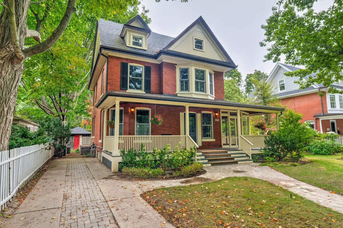 Oakville, ON L6J 1E4,302 William ST