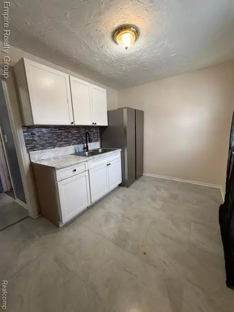 Detroit, MI 48227,9665 Coyle ST