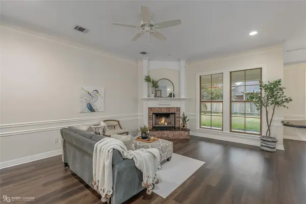 Bossier City, LA 71111,842 Entrada Street