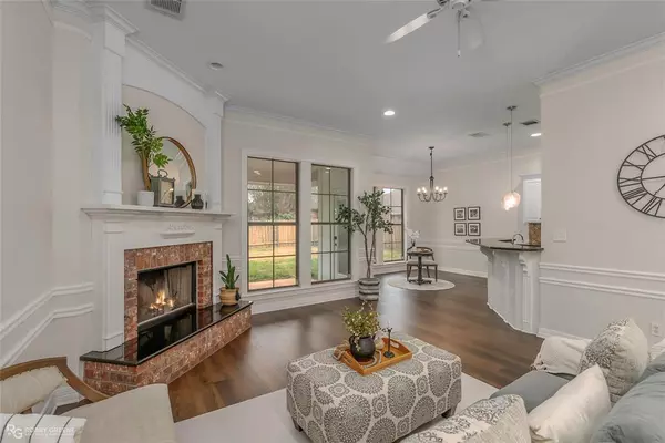 Bossier City, LA 71111,842 Entrada Street