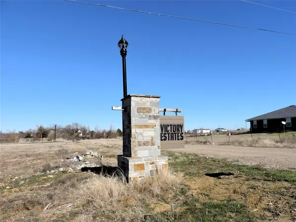 Mabank, TX 74147,276 Victory Drive