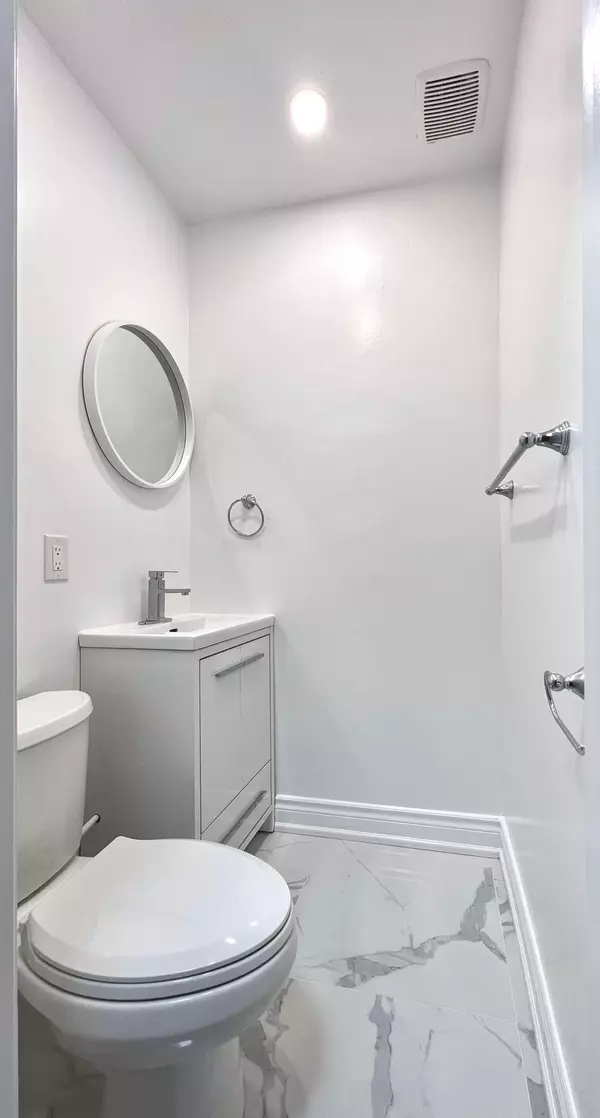 Toronto C07, ON M2R 2P9,65 Dewlane DR