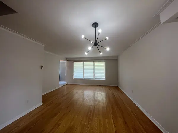 Toronto C07, ON M2R 2P9,65 Dewlane DR