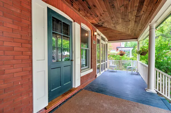 Oakville, ON L6J 1E4,302 William ST