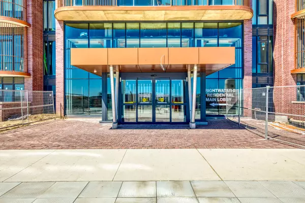 Mississauga, ON L5H 0A9,220 Missinnihe WAY #1015