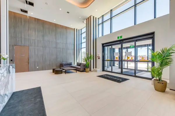 Mississauga, ON L5H 0A9,220 Missinnihe WAY #1015