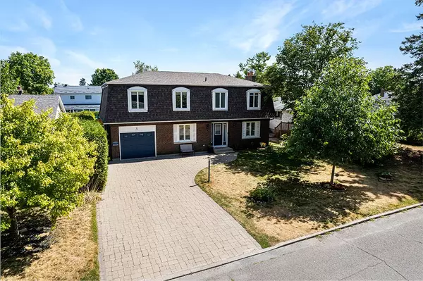 Barrhaven, ON K2J 1G5,3 Roberta CRES