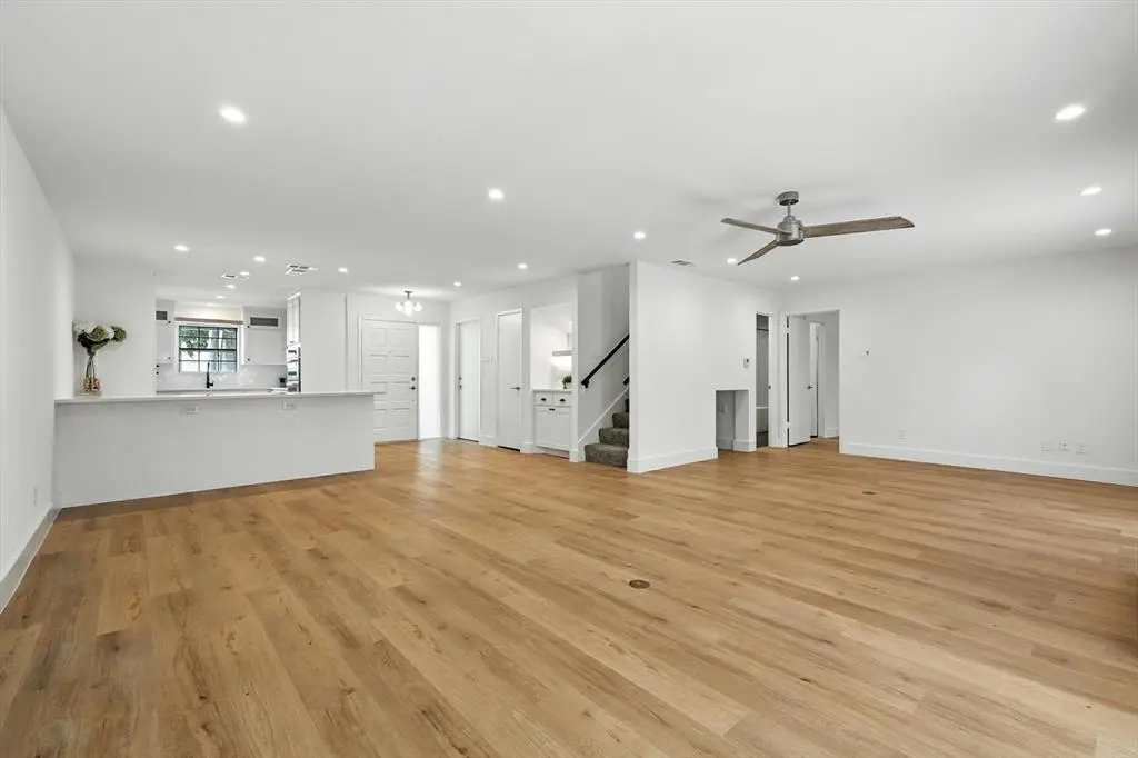 Dallas, TX 75208,2143 Kessler Court #38