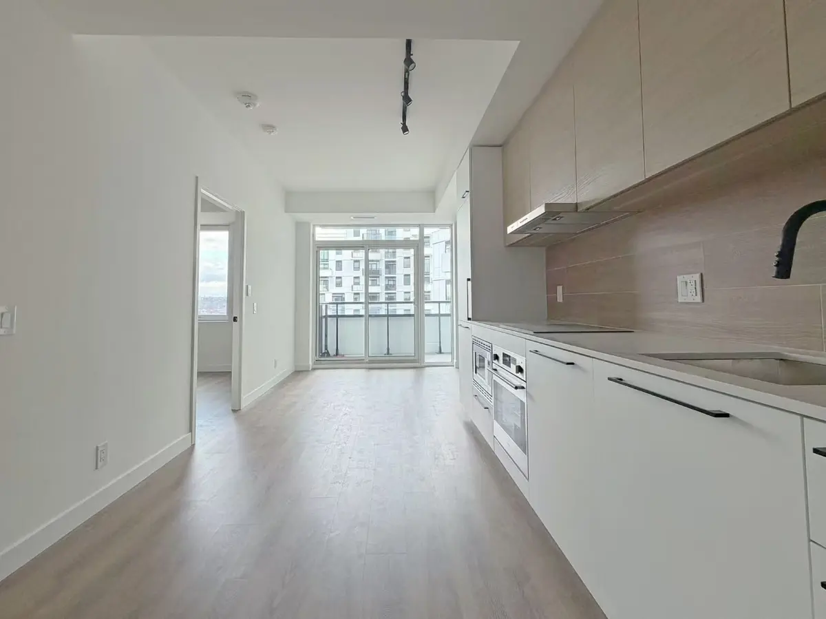 Toronto E02, ON M4L 0B7,1050 Eastern AVE #1218