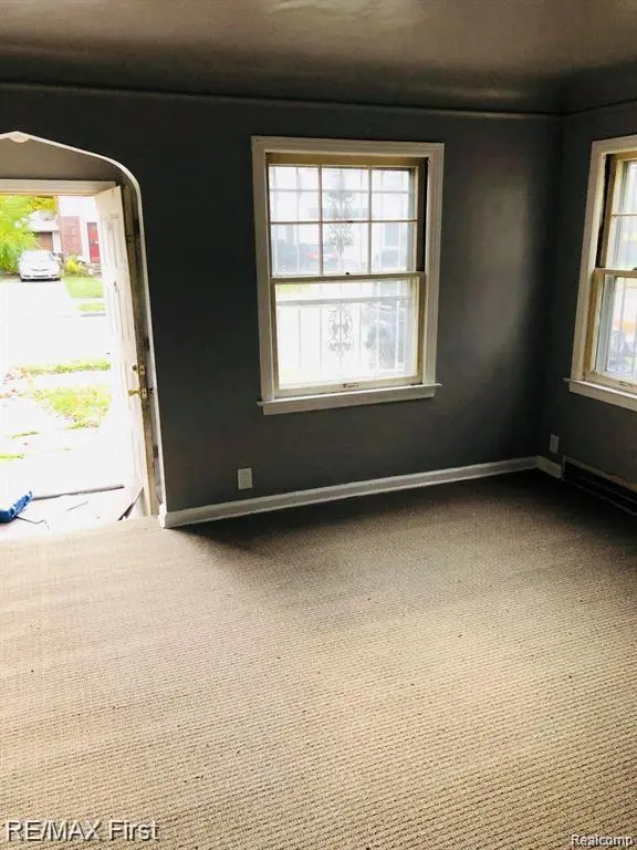 Detroit, MI 48224,8850 Farmbrook ST