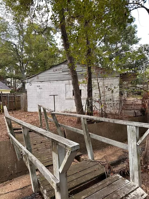 Shreveport, LA 71104,706 Boulevard Street