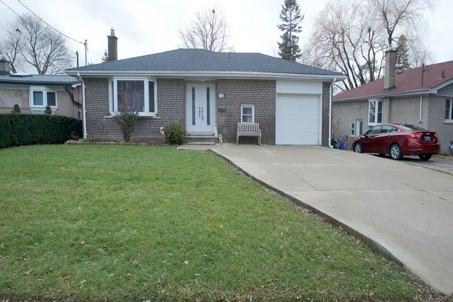 Richmond Hill, ON L4C 2C2,272 Essex (Work Out Basement) AVE