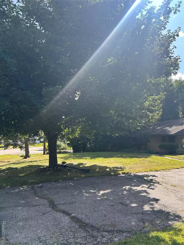 White Lake, MI 48386,10023 Cedar SHRS